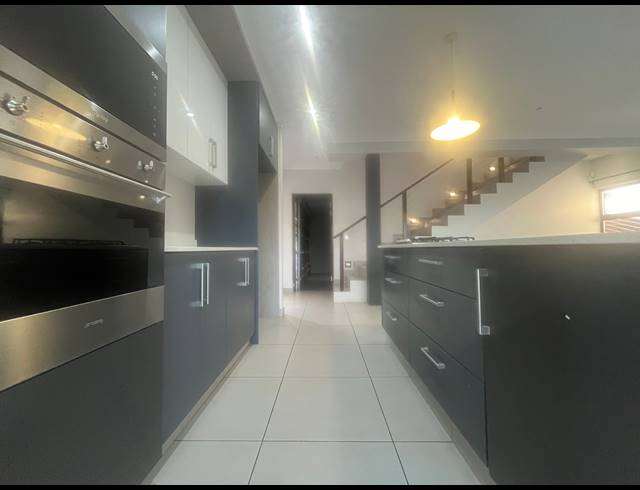 3 BEDROOM HOUSE TO LET IN NEW SALT ROCK CITY